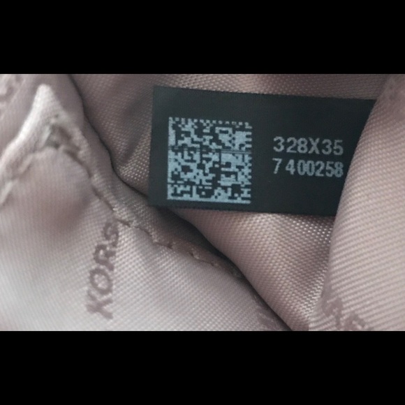 🌸SOLD🌸 Michael Kors Color Block Coin/Key Holder - Picture 5 of 5